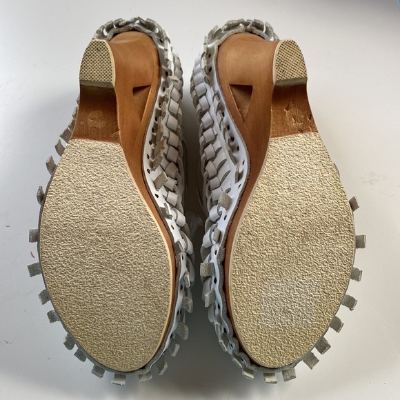 RARE! Irregular Choice size 7 white sandals - Picture 4 of 4